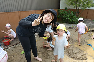 泥んこ遊び　たんぽぽ・ひまわり