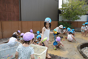 泥んこ遊び　さくら・すみれ