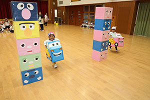 年中ドキドキF１リレー　ばら・すみれ・たんぽぽ