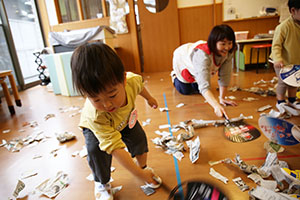 新聞あそび　楽しかったね　ひよこ