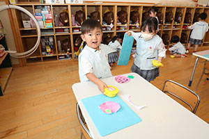 いちごの制作　たんぽぽ