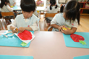 いちごの制作　たんぽぽ