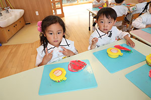 いちごの制作　たんぽぽ