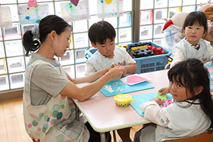 いちごの制作　たんぽぽ