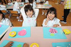 いちごの制作　たんぽぽ