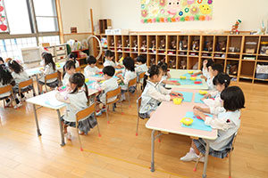 いちごの制作　たんぽぽ