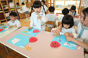 いちごの制作　たんぽぽ
