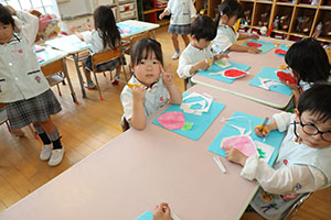 いちごの制作　たんぽぽ