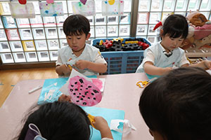 いちごの制作　たんぽぽ