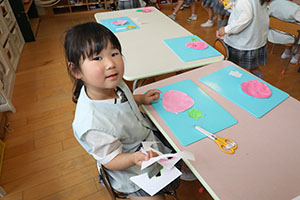 いちごの制作　たんぽぽ