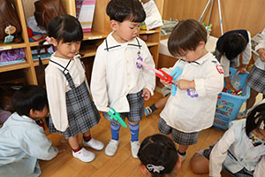 仲良くブロック遊び　　すみれ・C