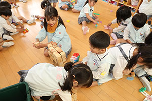 仲良くブロック遊び　　すみれ・C