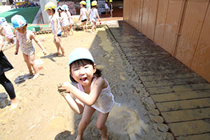 どろんこ遊び　こあら・ひまわり