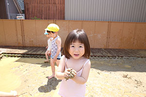 どろんこ遊び　こあら・ひまわり