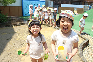 どろんこ遊び　ぱんだ・すみれ