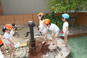 粘土作りと泥んこ遊び　さくら・E