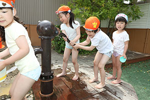 粘土作りと泥んこ遊び　さくら・E