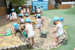 粘土作りと泥んこ遊び　さくら・E