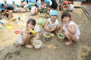 粘土作りと泥んこ遊び　さくら・E