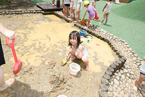 今日も元気にどろんこ遊び！　ひまわり・A