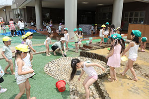 今日も元気にどろんこ遊び！　ひまわり・A