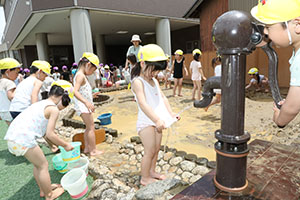 今日も元気にどろんこ遊び！　ひまわり・A