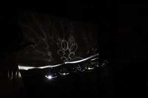 ホールでプラネタリウムの鑑賞会　D