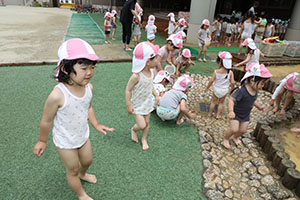 泥んこ遊び　うさぎ　　　きりん・ことり