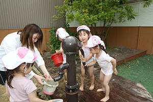 泥んこ遊び　うさぎ　　　きりん・ことり