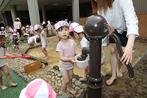 泥んこ遊び　うさぎ　　　きりん・ことり