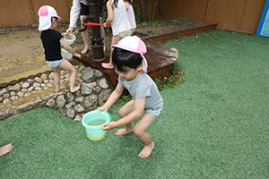 泥んこ遊び　うさぎ　　　きりん・ことり