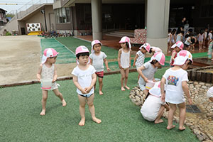 泥んこ遊び　うさぎ　　　きりん・ことり
