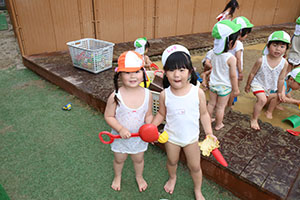 泥んこ遊び　うさぎ　　　きりん・ことり