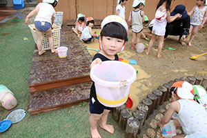 泥んこ遊び　うさぎ　　　きりん・ことり