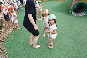 泥んこ遊び　うさぎ　　　きりん・ことり