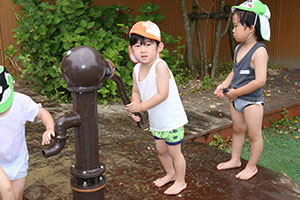 泥んこ遊び　うさぎ　　　きりん・ことり