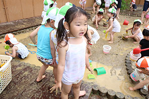 泥んこ遊び　うさぎ　　　きりん・ことり