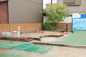 泥んこ遊び　うさぎ　　　きりん・ことり