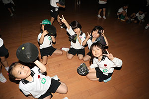 ホールでプラネタリウムの鑑賞会　A
