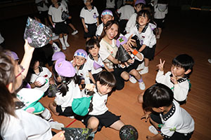 ホールでプラネタリウムの鑑賞会　A