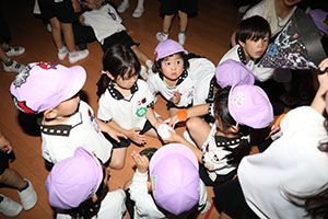 ホールでプラネタリウムの鑑賞会　A