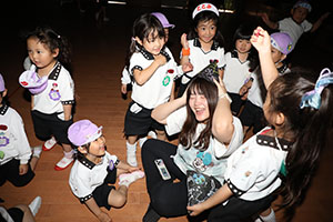 ホールでプラネタリウムの鑑賞会　A