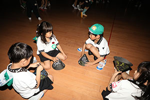 ホールでプラネタリウムの鑑賞会　A