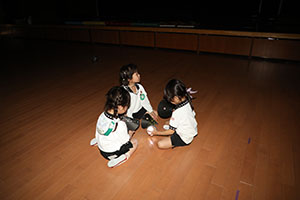 ホールでプラネタリウムの鑑賞会　A