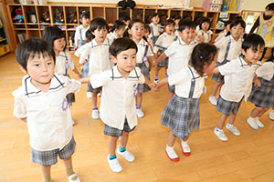 元気いっぱい歌っています♪　すみれ