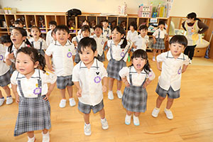 元気いっぱい歌っています♪　すみれ