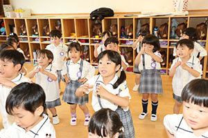 元気いっぱい歌っています♪　すみれ