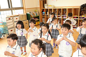 元気いっぱい歌っています♪　すみれ