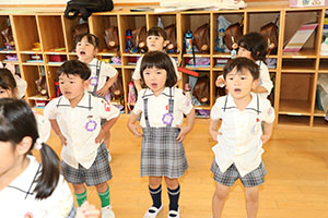 元気いっぱい歌っています♪　すみれ