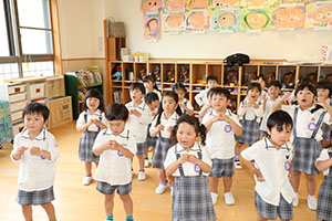 元気いっぱい歌っています♪　すみれ